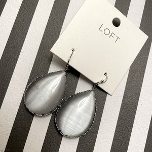 Stunning teardrop grey stone earrings!